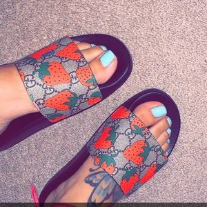 Strawberry Gucci slides. Worn once, size 8. Bought for 320 selling for 200$!